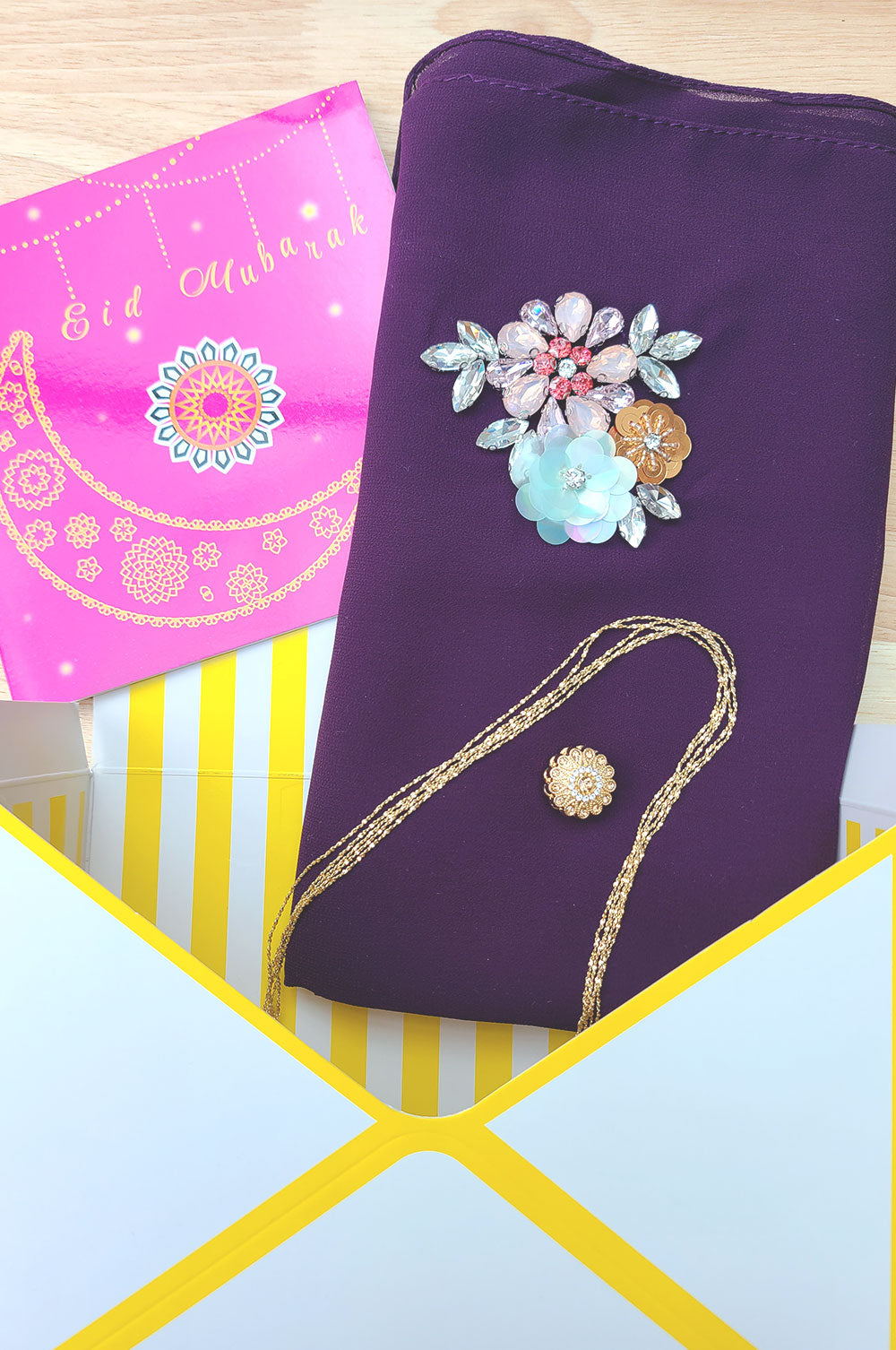Violet Floral Motif Gift Set
